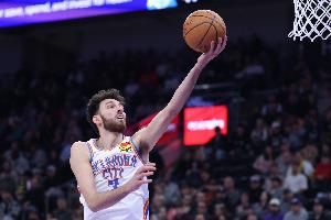 戴格诺特：霍姆格伦今天的表现是怪物级 不管是抢板还是内线防守