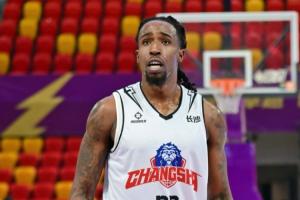 直播吧：克罗斯签证手续终于办齐 他将尽快为天津出战CBA