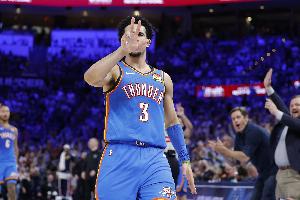 麦凯恩：非常期待能和哈滕等内线打挡拆 他们都是非常优秀的内线