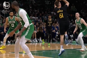 很顽强！帕特·斯潘塞后仰金鸡独立命中 帮助勇士苦苦支撑