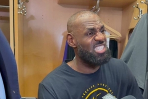 詹姆斯：我能上场帮助球队赢下一场比分焦灼的比赛 这种感觉很酷