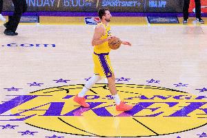 雷迪克：人们认为东契奇是篮球进攻天才 但他的防守也同样出色