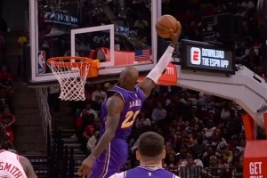 战胜时光老人！41岁詹姆斯本场贡献六记扣篮：各种平筐+空接+滑翔