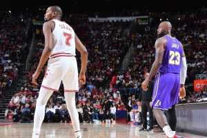 杜兰特：詹姆斯拥有划时代的运动天赋 我认为他可以打到45岁