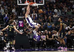 官方：尤班克斯接受左手尺侧副韧带撕裂修复手术 本赛季报销！