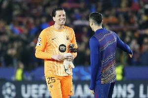 退役后救火！35岁什琴斯尼创纪录，成诺坎普首秀最年长巴萨球员