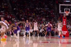 上一场见过~斯玛特&东契奇超高位包夹 杜兰特失误 东契奇空位三分