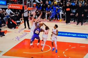 年轻十岁能进！詹姆斯今日唯一打铁 是来自申京+伊森的包夹