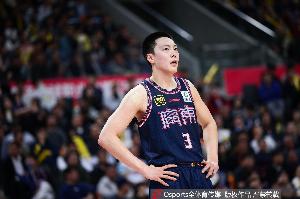 状态太一般！胡明轩7中2仅拿6分2板2助1帽 3次犯规