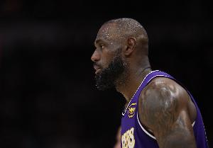 凌晨5点才到酒店！詹姆斯：都没睡好 我决定打&大家也决定拼一把