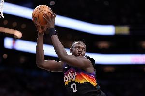 进轮换了！太阳新秀马卢阿奇3中2得4分5板1助1盖帽