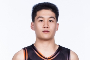 王证：我对CBA充满了向往&会更加努力 身体对抗和防守需要提升