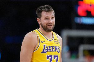 率队8连胜！东契奇在连续8场比赛合计至少325分70板55助 历史首人