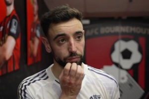 B费：马奎尔红牌我认为是正确的，但裁判也应该判给我们一个点球