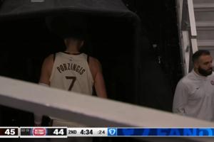 完犊子了？？波津腰有些不舒服 申请换下 随后返回更衣室