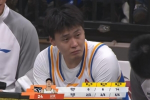 太猛了！赵睿第三节5中5轰下14分2助1断带队反超