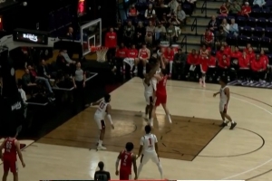 持续输出！杨瀚森持球强攻 对抗防守单脚起跳抛投得手