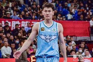 进攻真滴稳！王睿泽打满半场 10中5&三分6中3贡献13分