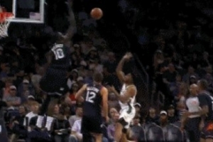 遮天蔽日！马卢阿奇腾空暴起 送托马斯遮天大帽