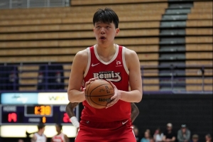 大逆转首功！杨瀚森9中6拿14+11+3助3帽&0犯规0失误 +24全场最高