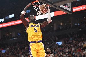 板抢得不错！艾顿独揽12个篮板&其中6前场板 4中3&罚球6中3得9分