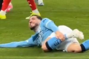 我很疼！我装的！谢尔基被踢翻痛苦倒地，突然转头露出神秘微笑