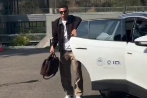 姆巴佩抵达克莱枫丹报到，将随法国队对阵巴西、哥伦比亚