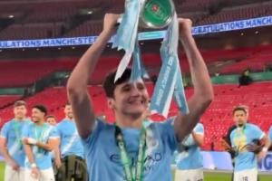 积累经验！胡桑诺夫夺曼城生涯首冠，哈兰德、多纳鲁马指导他互动