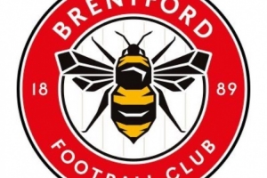 邮报：2名布伦特福德球员见义勇为拯救被袭击者，致自己受伤流血