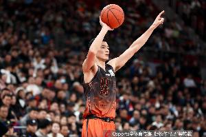 正负值+36最高！陈林坚11中7高效砍下18分 三分6中4