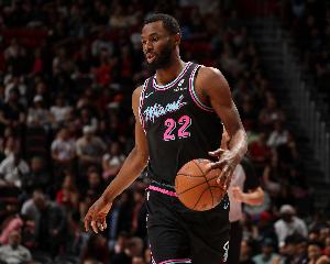 复出状态可以！维金斯半场5中4&三分2中1拿到9分3板2断1帽