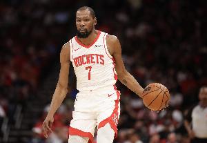 就靠我啊？杜兰特打满首节8中4拿到9分3板 2次失误