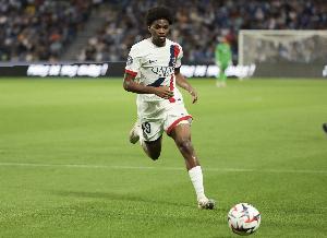 天空：维拉有意巴黎18岁前锋姆巴耶，但可能面临竞争