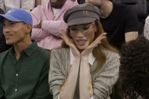 可可爱爱！库兹马女友、知名模特Winnie Harlow场边观战！