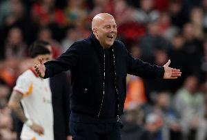 记者：获得欧冠资格不足以让斯洛特留任，夺得欧冠似乎是唯一方式