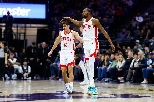 啥情况啊！火箭全队化身铁匠首节三分9中0 单节落后公牛20分！