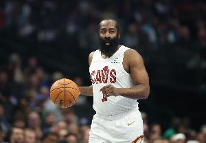 辕门射戟！哈登准压哨三分命中还造犯规 加罚也有打成3+1