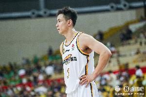 手是真凉！赵继伟半场8投仅1中得3分3助1断 其中三分4中1