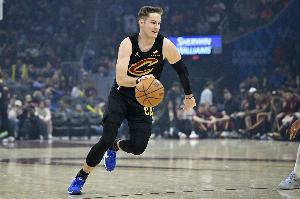 米切尔：梅里尔突破像字母哥 这绝对让我们更加难以防守了