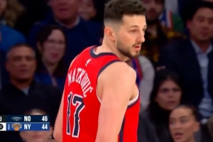 就是这么快！马特科维奇弧顶三分再进 鹈鹕次节轰出18-2反超比分