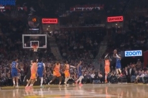 打顺了什么球也能进！杰旺·卡特漂移三分自信出手压哨命中！