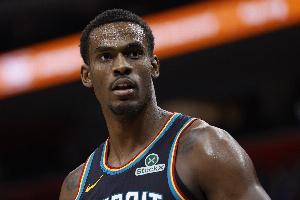 风云突变！活塞第三节半节轰出25-5攻击波反超！半场还落后18分