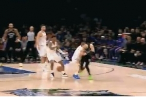 开局不利！阿门和迪文岑佐相撞 火箭4-12落后被迫叫停