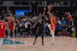 硬解真能进！兰代尔外传 麦科勒姆顶着奥萨尔金鸡独立压哨三分！