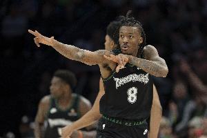 招牌起飞庆祝动作！海兰德自信超远三分 一炮轰停火箭！