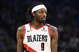 外线真滴准！格兰特半场11中6&三分7中4砍下16分 正负值+17