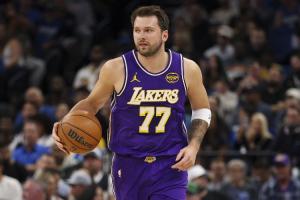 首节的神！东契奇首节继续超神 12中8狂轰21分+2助0失误！