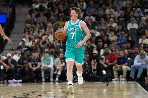 【菜鸟】克尼佩尔26分11板8助&最年轻250三分先生 费尔斯13分6助