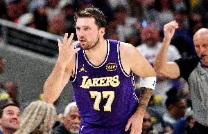 东契奇过去8场至少325分60板60助&命中率45+% 是历史首人