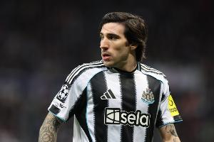 记者：纽卡不准备出售霍尔，托纳利、吉马良斯很难同时离队